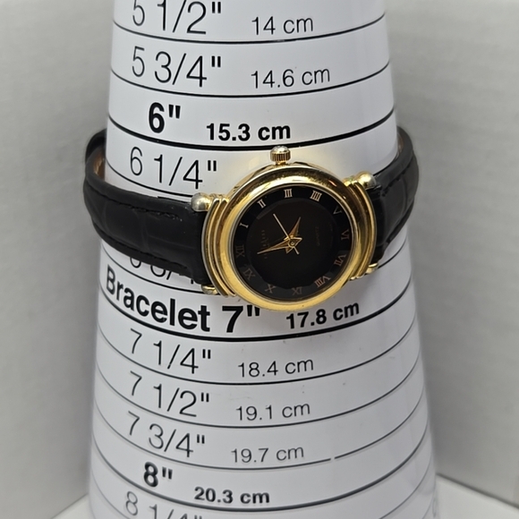 Womens Vintage LA Express LAX572 Watch Faceted Crystal Gold Leather New Battery - Picture 6 of 11